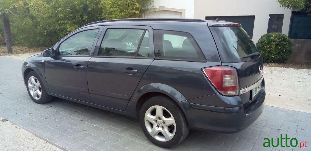 2007' Opel Astra Caravan photo #1