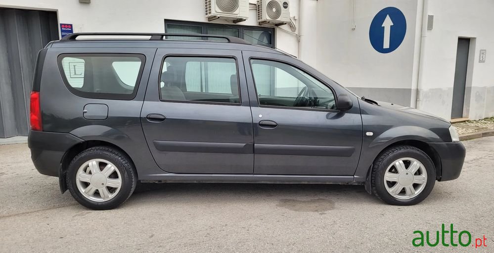 2009' Dacia Logan Mcv photo #6