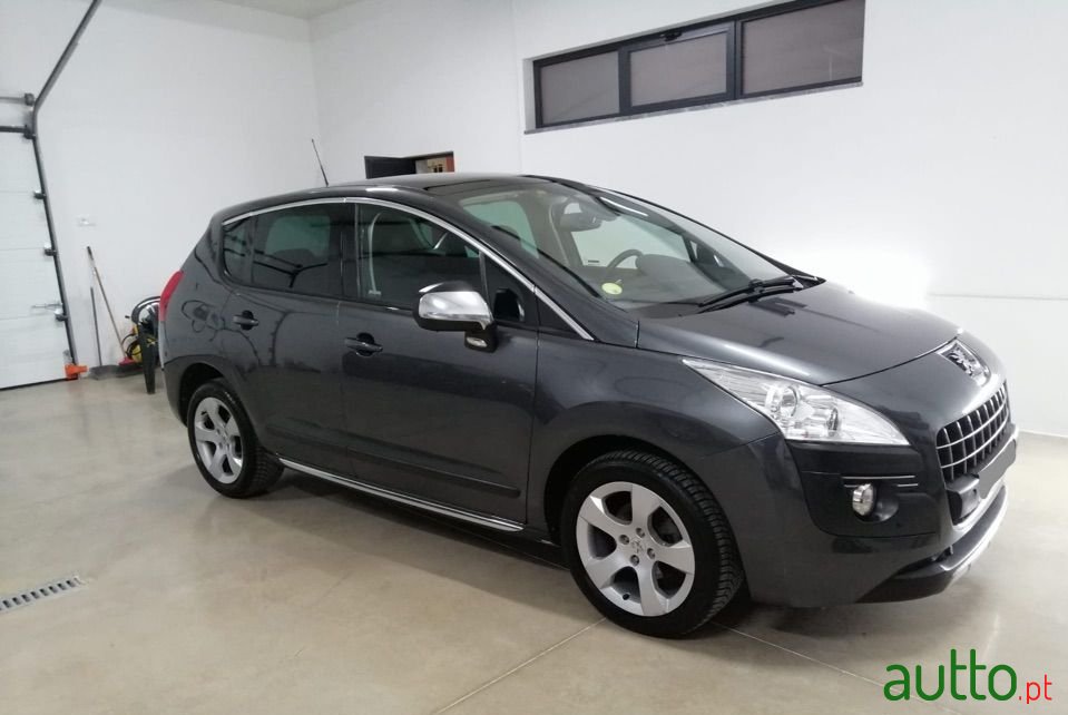 2012' Peugeot 3008 photo #1