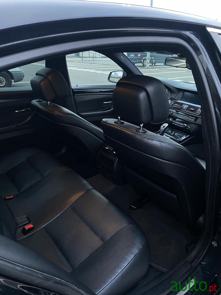 2010' BMW 520 photo #3