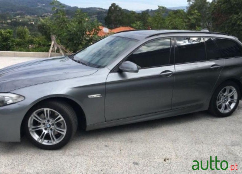 2011' BMW 520 D Touring Pack M Original photo #3