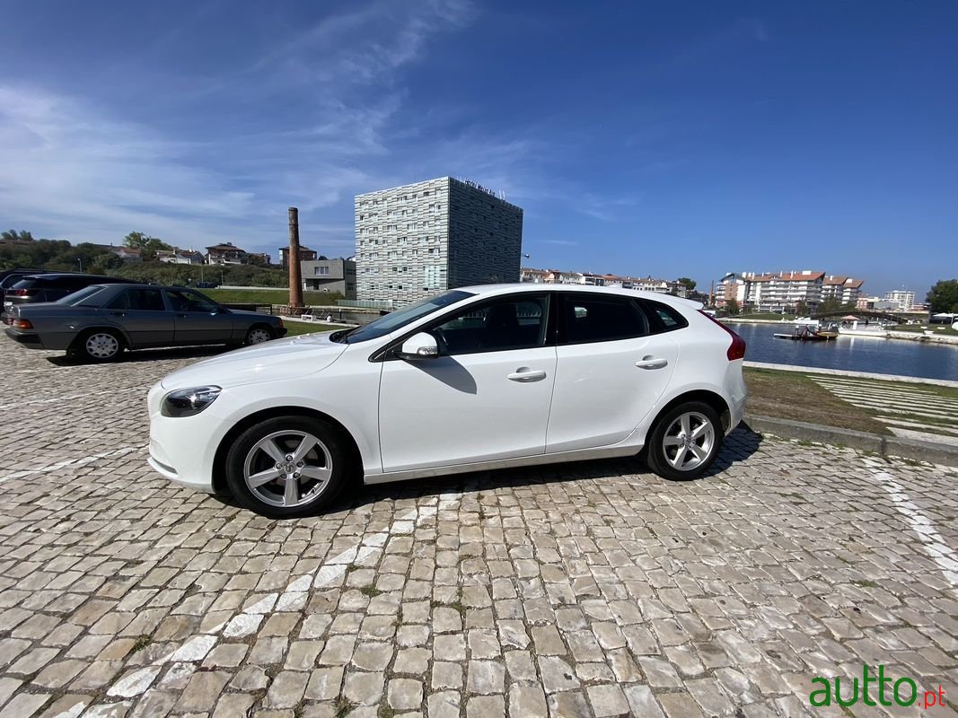 2017' Volvo V40 photo #4