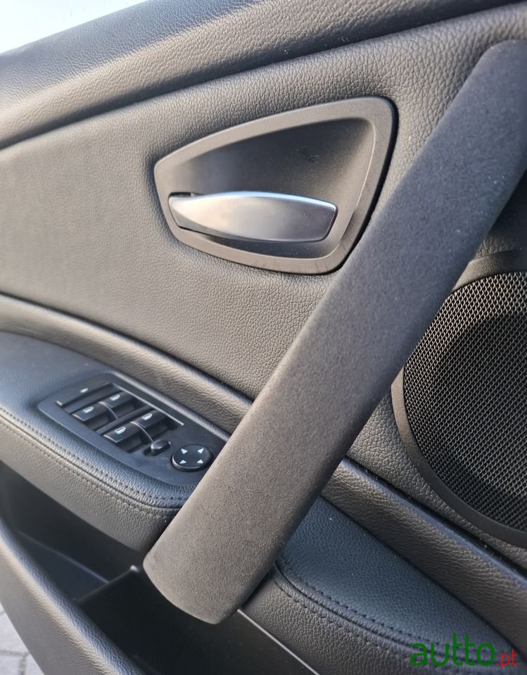 2010' BMW Série 1 D photo #5