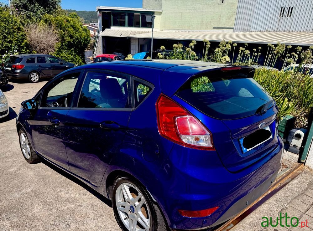 2015' Ford Fiesta photo #4