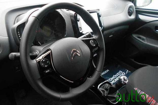 2018' Citroen C1 1.0 Vti Shine photo #2