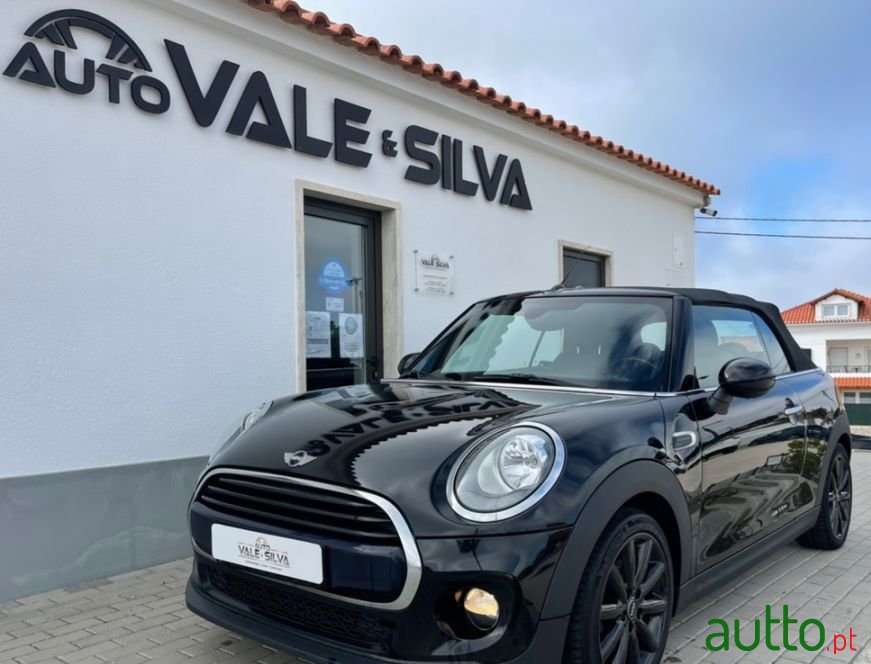 2017' MINI Cabrio photo #1