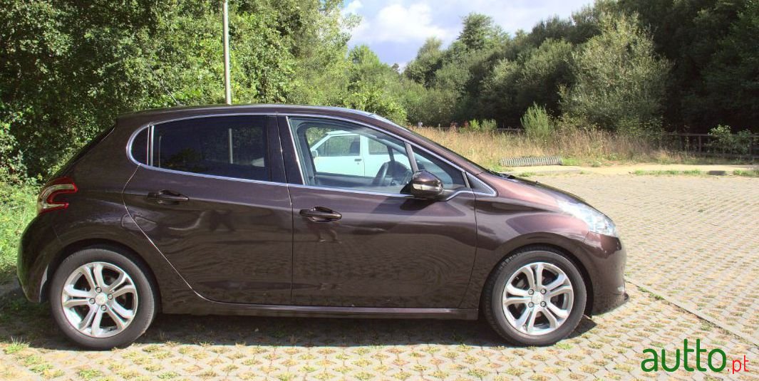 2012' Peugeot 208 photo #4