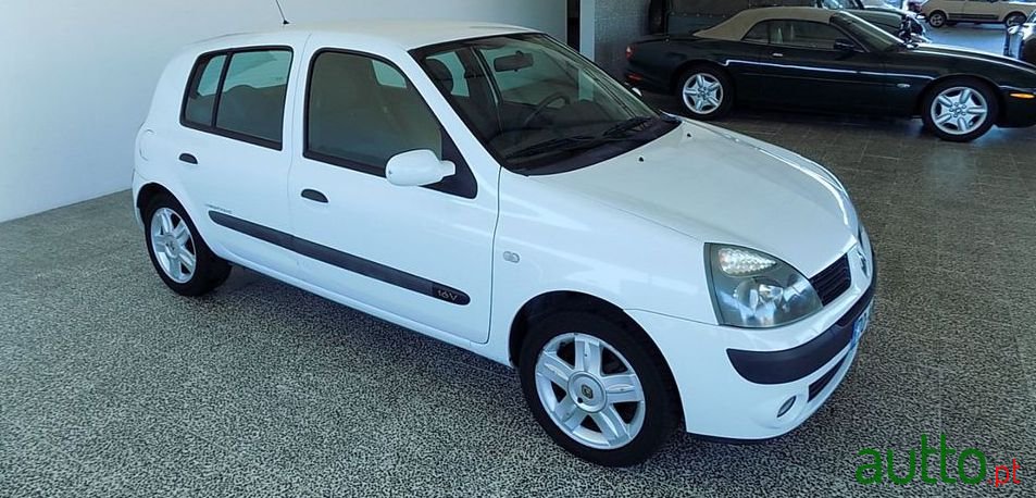 2005' Renault Clio photo #4