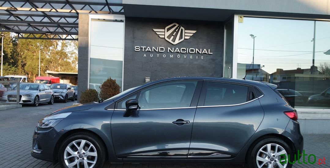 2019' Renault Clio photo #4