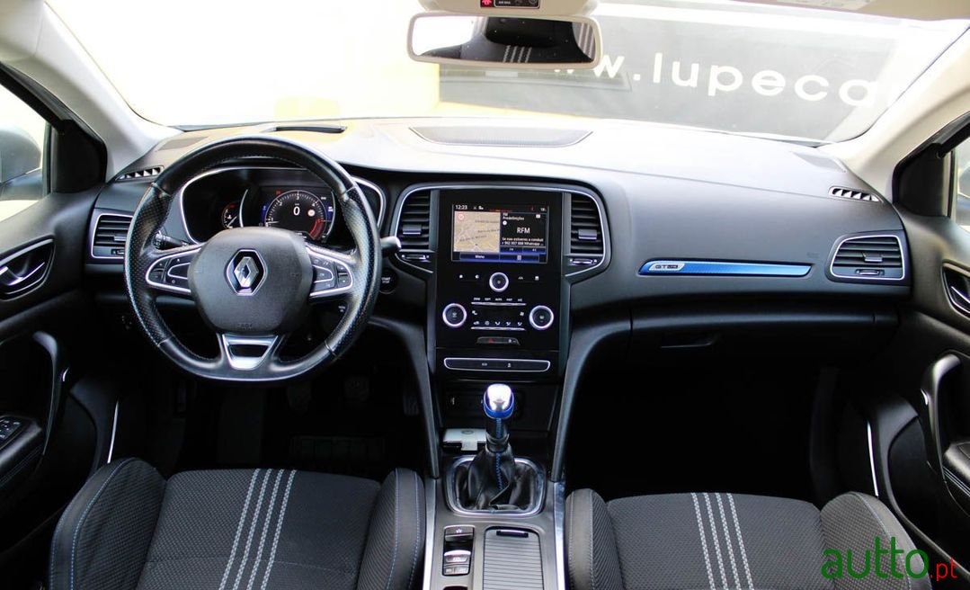 2017' Renault Megane Sport Tourer photo #3