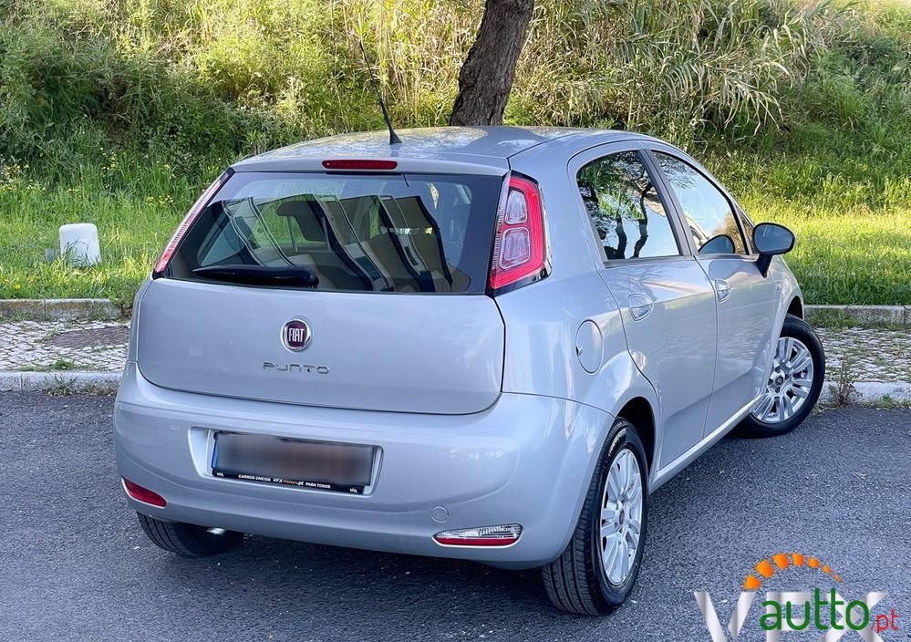 2014' Fiat Punto photo #2