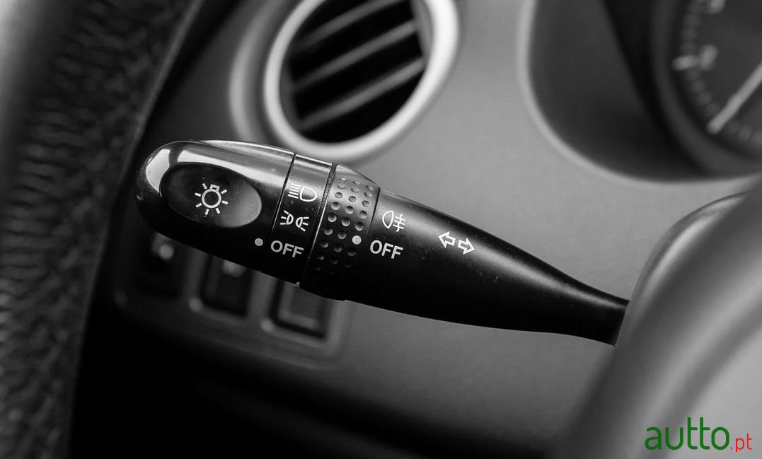 2009' Suzuki Swift photo #5