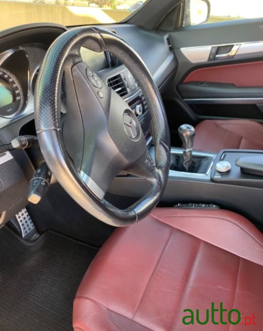 2009' Mercedes-Benz E-250 photo #6