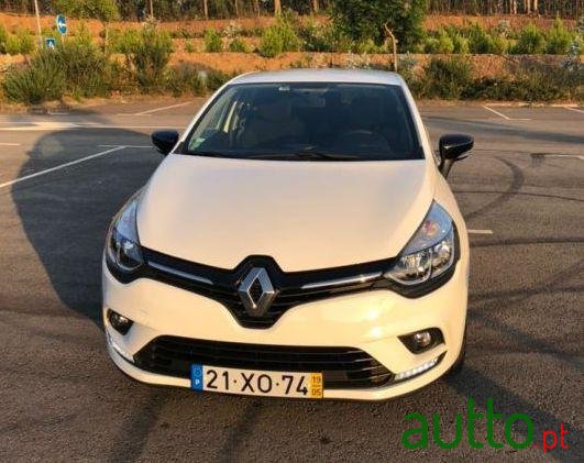 2019' Renault Clio photo #1