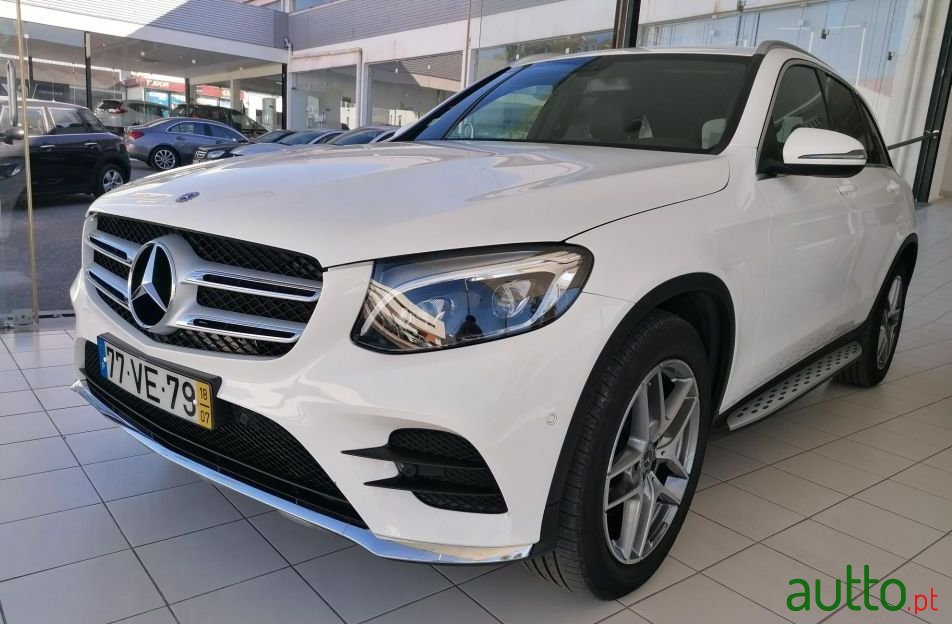 2018' Mercedes-Benz Glc-250 photo #2
