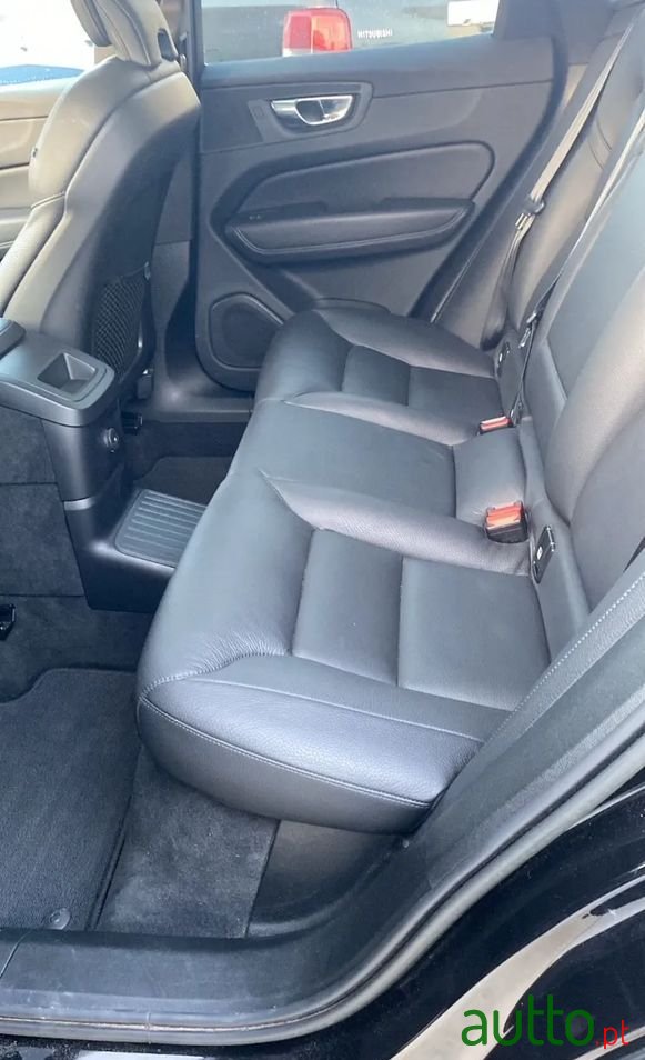 2022' Volvo Xc 60 photo #6