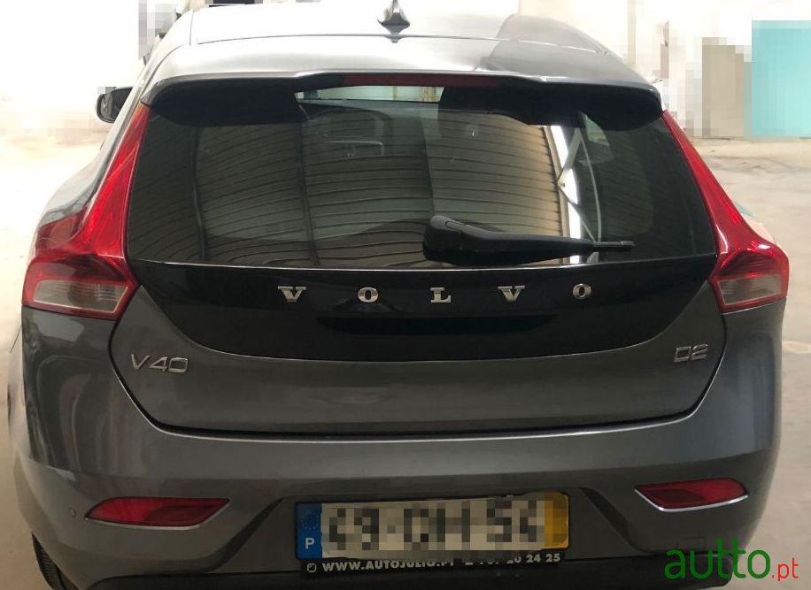 2015' Volvo V40 photo #2