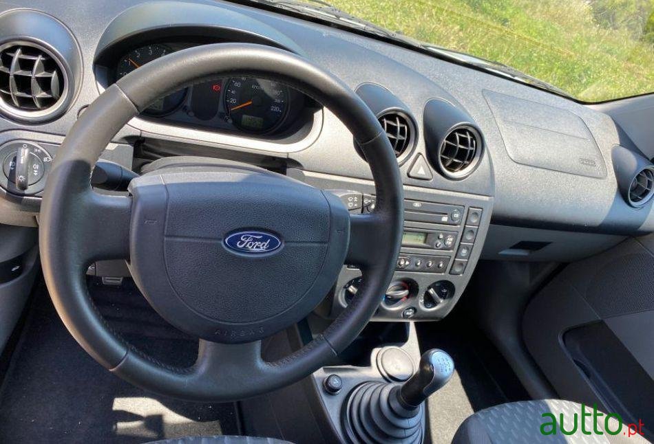 2003' Ford Fiesta photo #4