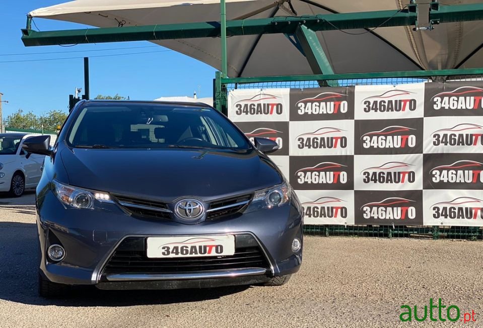 2015' Toyota Auris photo #4