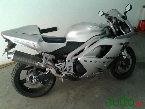 2002' Triumph Daytona 955i photo #2