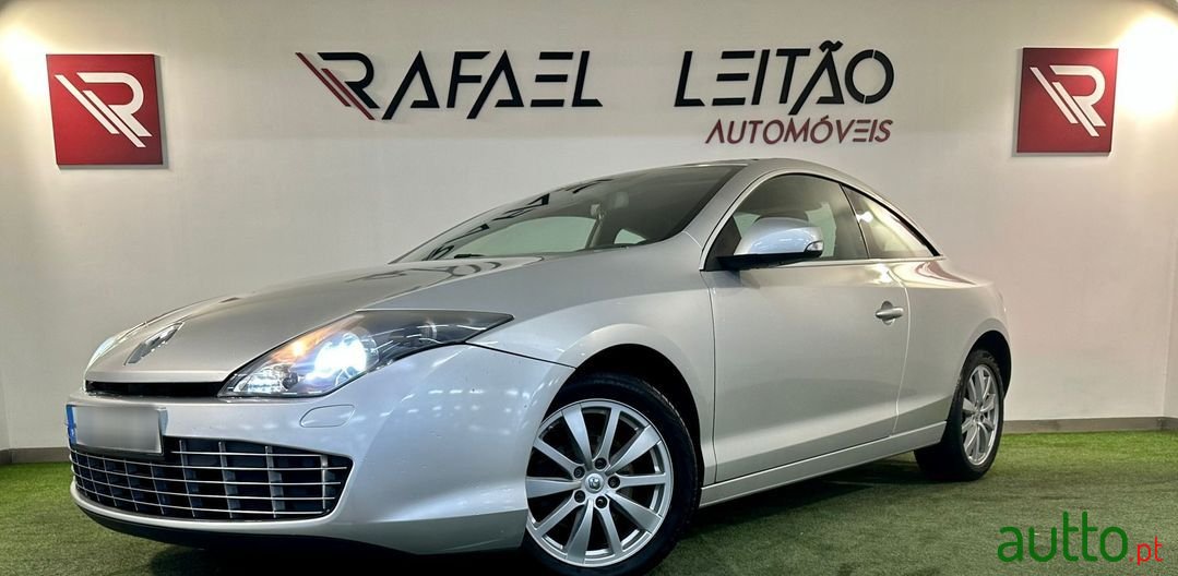 2008' Renault Laguna photo #1