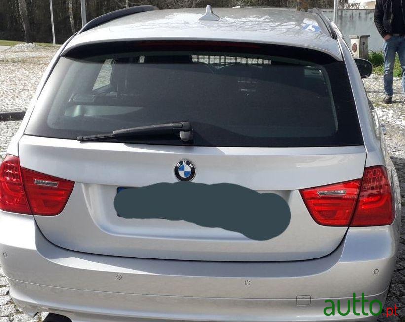 2010' BMW 320 D Touring photo #5