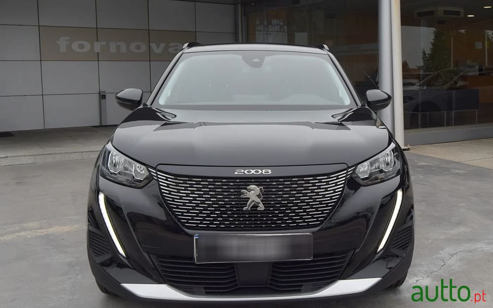 2022' Peugeot 2008 photo #2