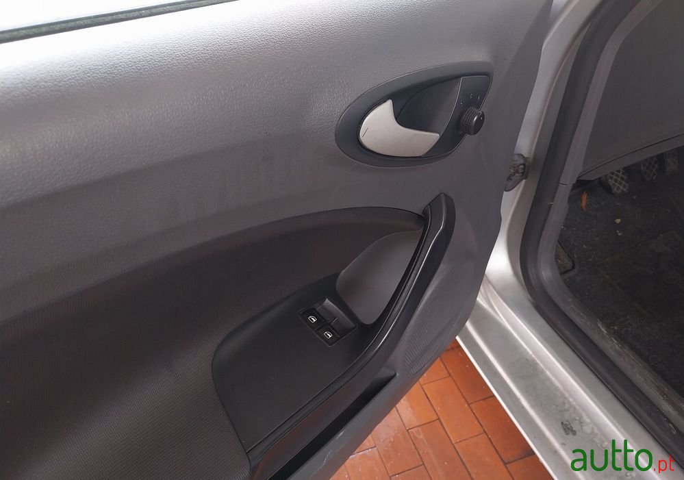 2012' SEAT Ibiza photo #3