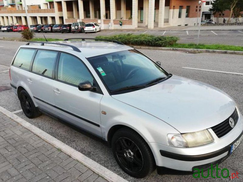 1999' Volkswagen Passat Variant photo #1