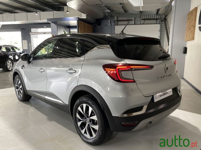 2020' Renault Captur photo #6