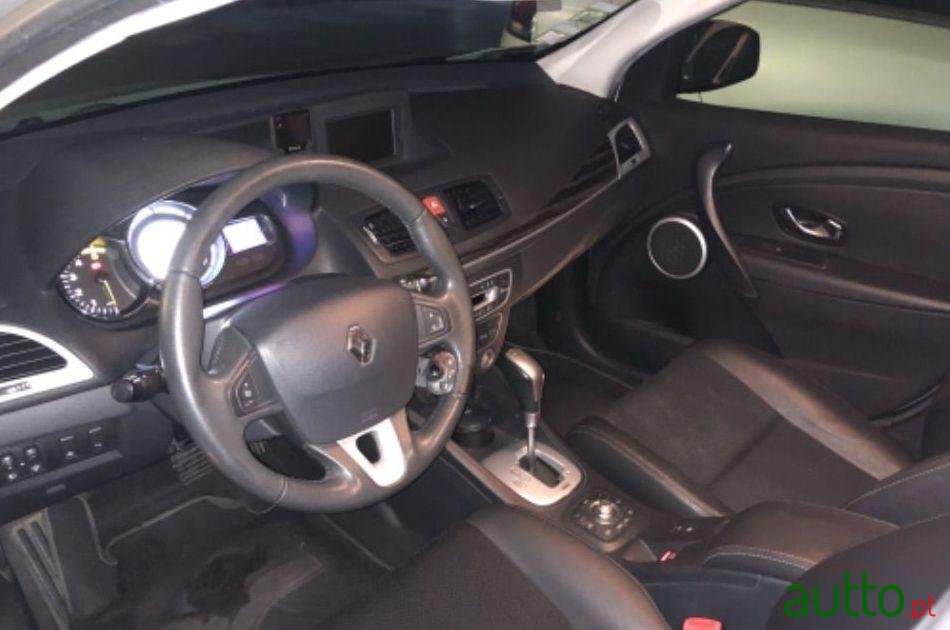 2010' Renault Megane photo #2