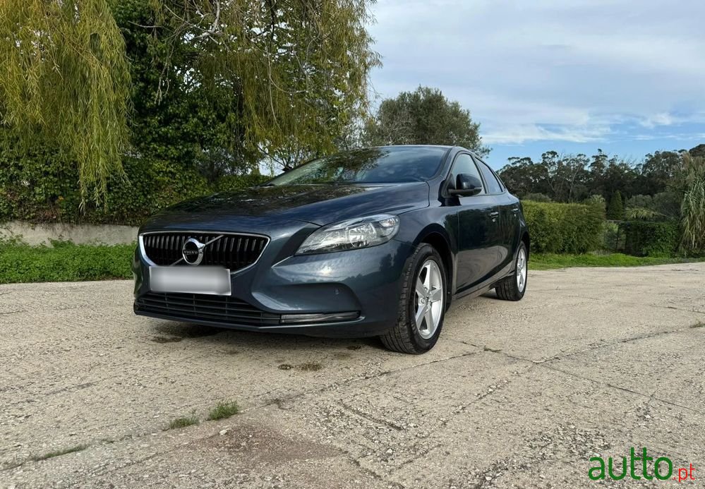2018' Volvo V40 photo #3