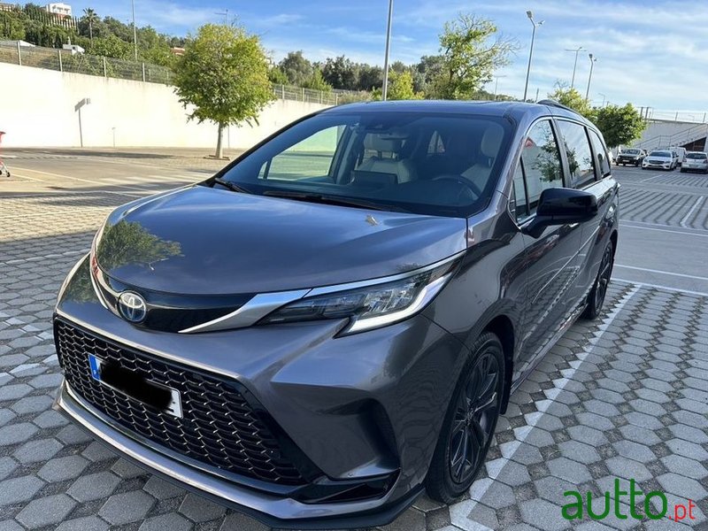 2022' Toyota Sienna photo #1