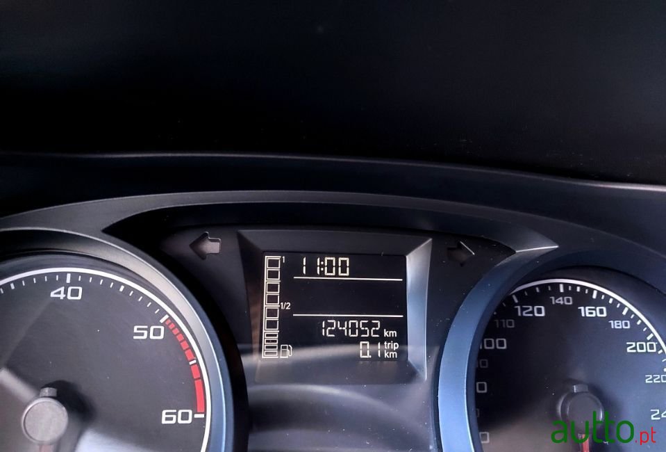 2014' SEAT Ibiza-St photo #6