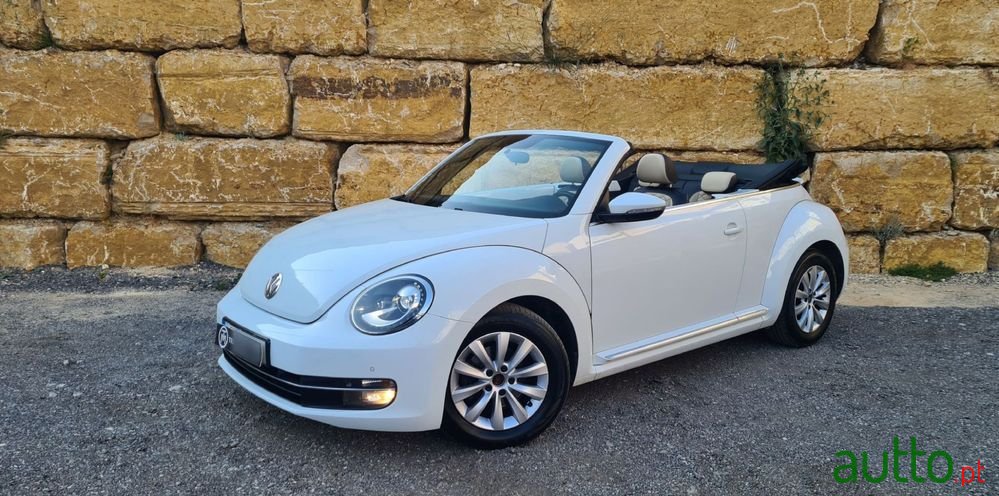 2014' Volkswagen New Beetle photo #1