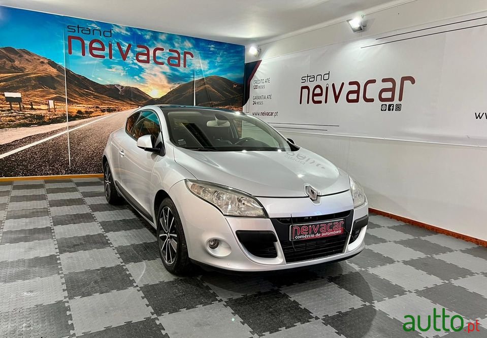 2009' Renault Megane photo #1