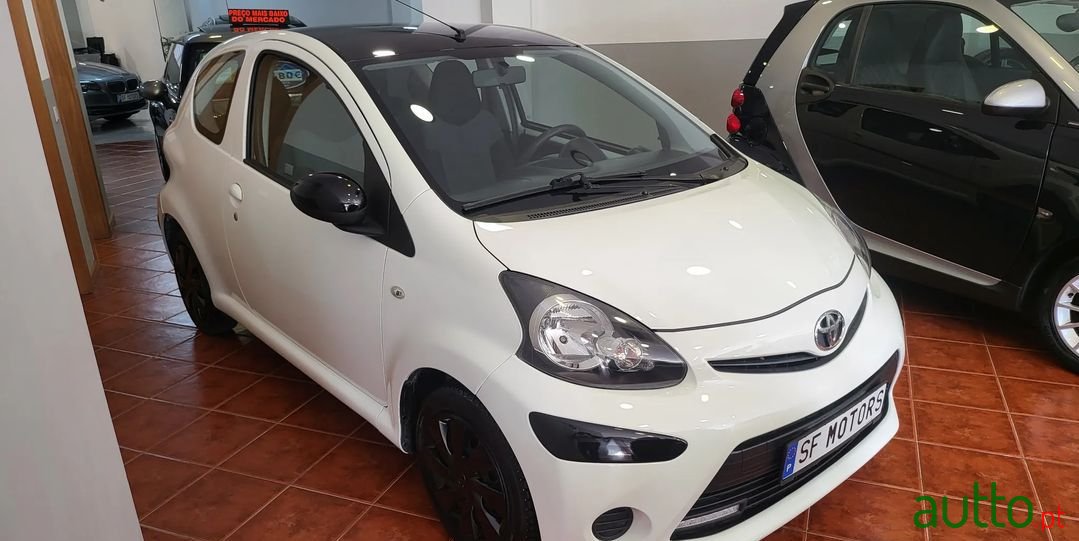 2012' Toyota Aygo photo #2