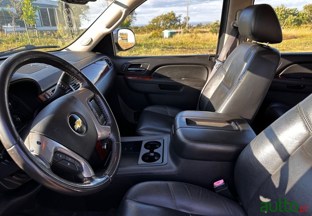 2012' Chevrolet Suburban photo #5