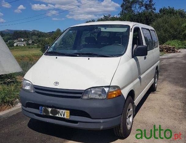 1999' Toyota Hiace photo #1