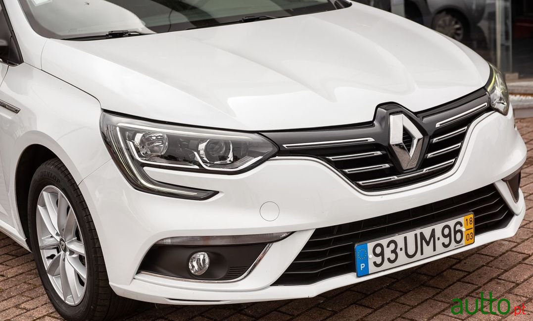 2018' Renault Megane Sport Tourer photo #2