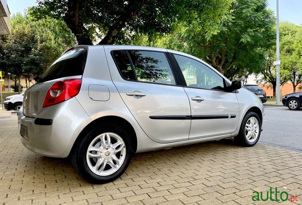 2006' Renault Clio photo #4