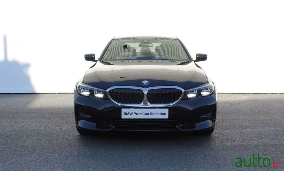 2019' BMW 320 photo #1