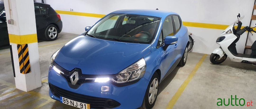 2012' Renault Clio photo #1