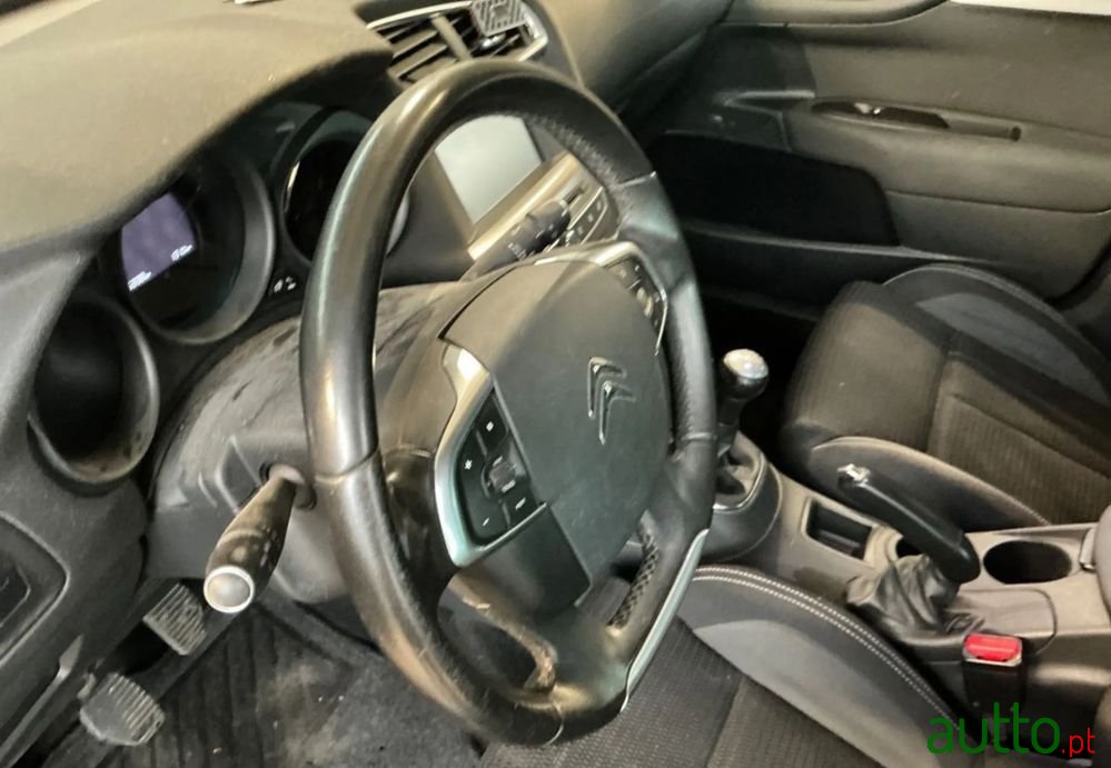 2017' Citroen C4 photo #5
