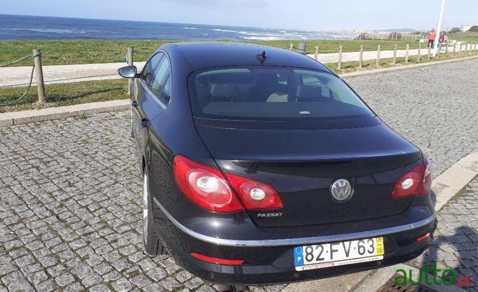 2008' Volkswagen Passat photo #3