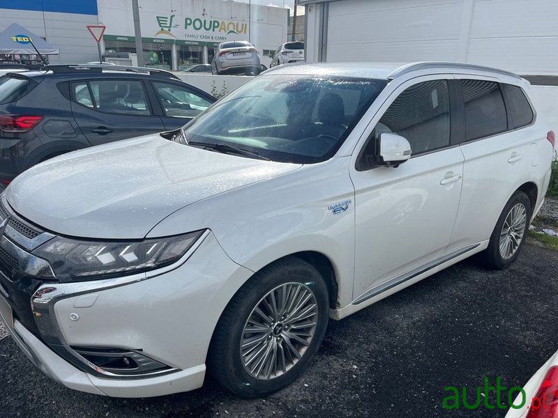 2019' Mitsubishi Outlander 2.0 Phev Intense photo #3