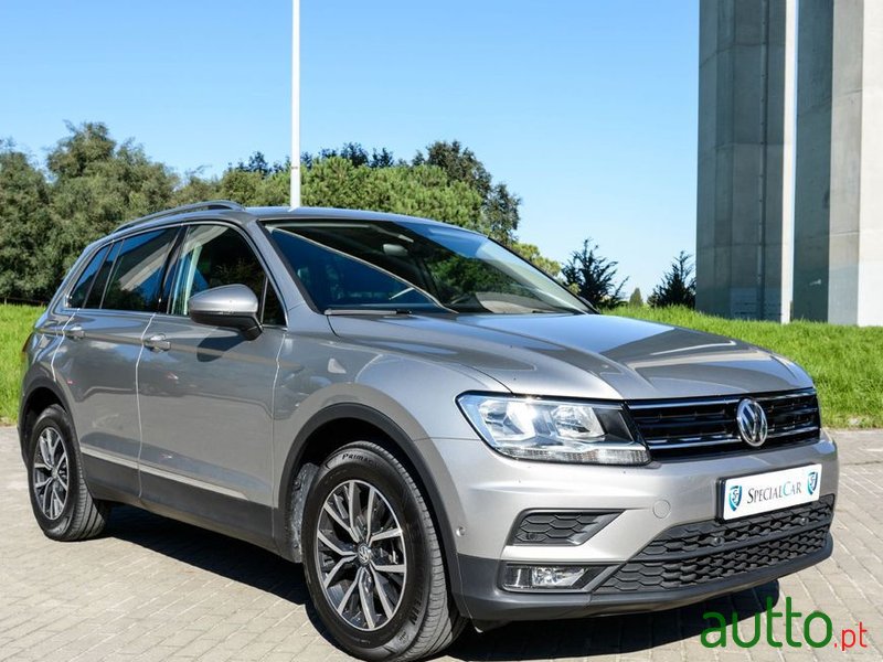 2019' Volkswagen Tiguan photo #3