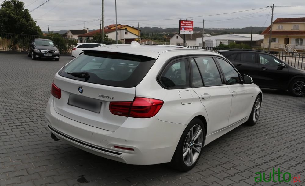 2017' BMW Série 3 D Touring photo #3