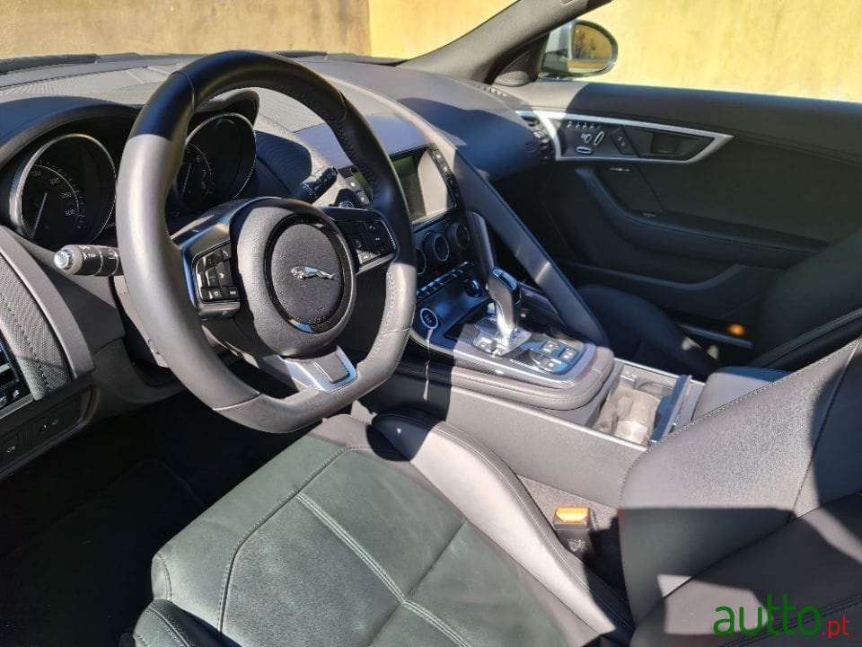 2018' Jaguar F-Type photo #5