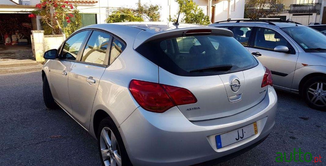 2010' Opel Astra 1.3 Ecoflex photo #2
